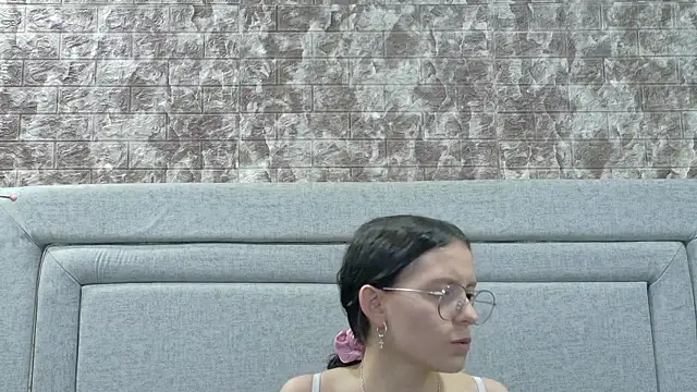 Naomimolie online show from 06-23-26, 11:52