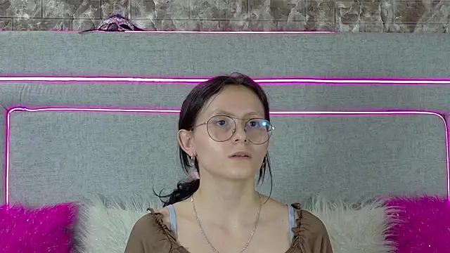Naomimolie online show from 07-16-26, 12:00