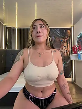 Snapshot of ManuelaVeeleez chatting on 03-03-26, 03:56 ManuelaVeeleez online show from 03-03-26, 03:56