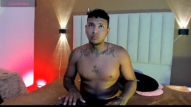 Snapshot of Axell_king07 chatting on 05-15-26, 10:44 Axell king07 online show from 05-15-26, 10:44