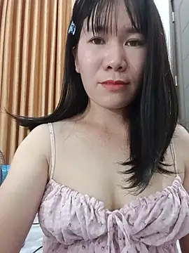Snapshot of Bondgirl_9 chatting on 07-13-26, 04:32 Bondgirl 9 online show from 07-13-26, 04:32