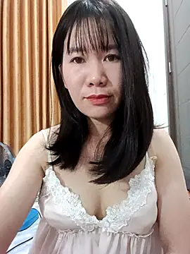 Snapshot of Bondgirl_9 chatting on 07-17-26, 06:35 Bondgirl 9 online show from 07-17-26, 06:35