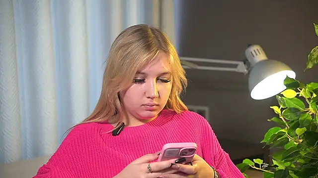 SinaHovey online show from 03-04-26, 09:48