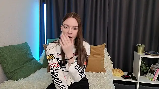 SunyLily online show from 03-11-26, 06:41