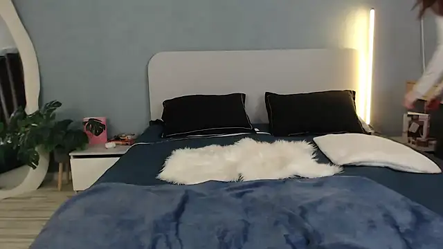 SunyLily online show from 04-17-26, 07:22