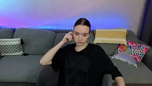 Snapshot of SunyLily chatting on 05-14-26, 06:31 SunyLily online show from 05-14-26, 06:31
