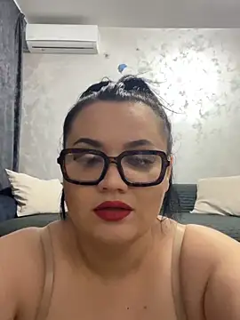 julietalovee online show from 03-28-26, 03:11