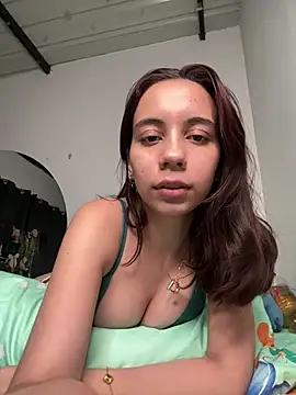 Snapshot of Nicole_Cute04 chatting on 06-12-26, 04:33 Nicole Cute04 online show from 06-12-26, 04:33