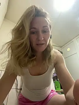 Snapshot of Secret_Ladyx chatting on 05-10-26, 04:06 Secret Ladyx online show from 05-10-26, 04:06