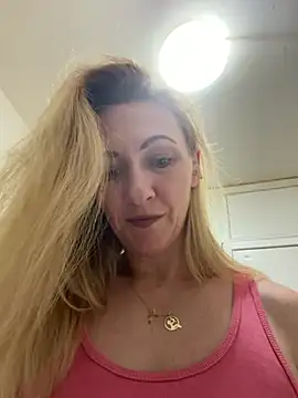 Snapshot of Secret_Ladyx chatting on 06-28-26, 05:02 Secret Ladyx online show from 06-28-26, 05:02