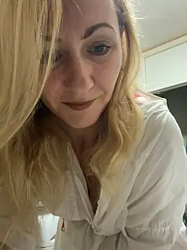 Snapshot of Secret_Ladyx chatting on 07-13-26, 03:42 Secret Ladyx online show from 07-13-26, 03:42