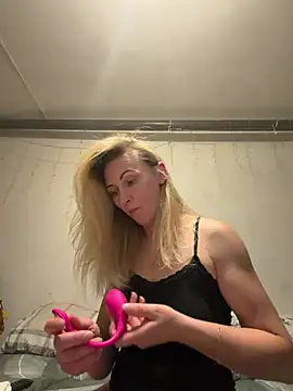 Snapshot of Secret_Ladyx chatting on 07-24-26, 06:50 Secret Ladyx online show from 07-24-26, 06:50