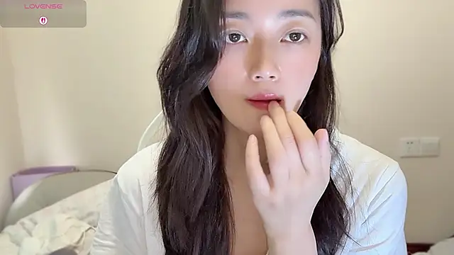 Snapshot of jinxiyao01 chatting on 06-18-26, 02:23 jinxiyao01 online show from 06-18-26, 02:23