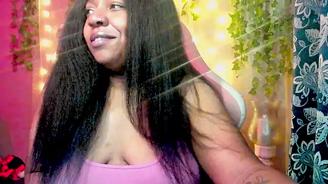 Snapshot of Goddess_MercedesRedd chatting on 04-18-26, 01:26 Goddess MercedesRedd online show from 04-18-26, 01:26