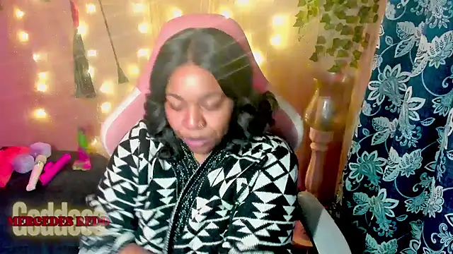 Snapshot of Goddess_MercedesRedd chatting on 04-25-26, 01:36 Goddess MercedesRedd online show from 04-25-26, 01:36
