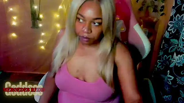 Snapshot of Goddess_MercedesRedd chatting on 06-19-26, 02:32 Goddess MercedesRedd online show from 06-19-26, 02:32