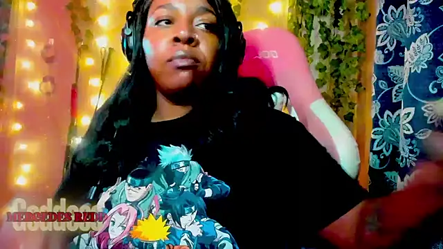Snapshot of Goddess_MercedesRedd chatting on 06-20-26, 01:47 Goddess MercedesRedd online show from 06-20-26, 01:47