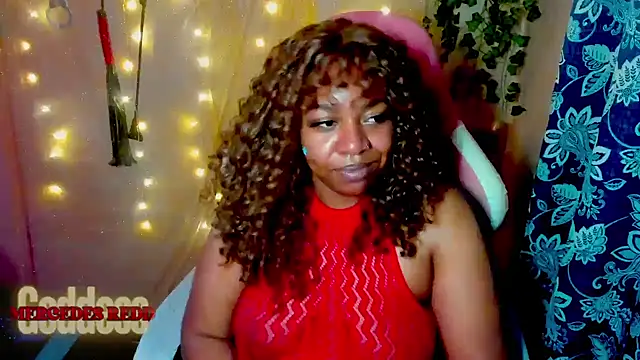 Snapshot of Goddess_MercedesRedd chatting on 06-21-26, 02:52 Goddess MercedesRedd online show from 06-21-26, 02:52