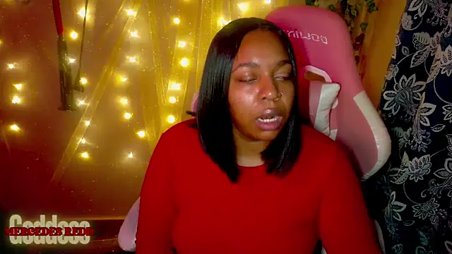 Snapshot of Goddess_MercedesRedd chatting on 06-27-26, 04:12 Goddess MercedesRedd online show from 06-27-26, 04:12