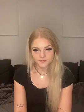 Snapshot of Luna-Noire chatting on 03-03-26, 08:15 Luna-Noire online show from 03-03-26, 08:15