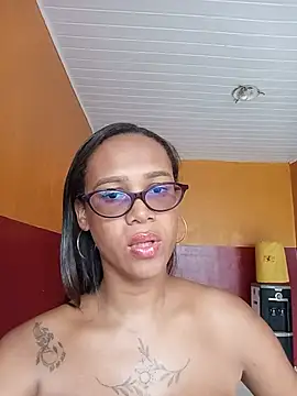 Snapshot of Sraveneno chatting on 07-18-26, 11:47 Sraveneno online show from 07-18-26, 11:47