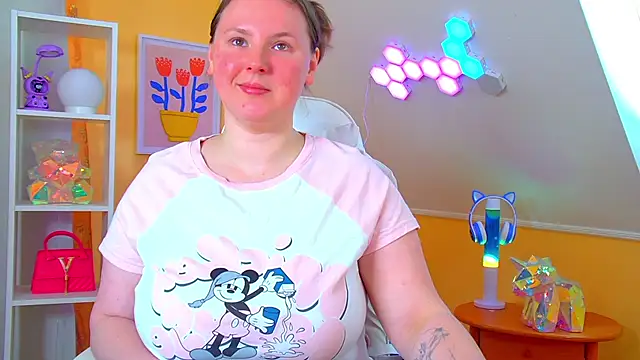 MelodyMoores online show from 04-22-26, 06:38