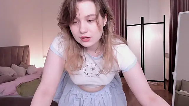 Snapshot of JennyHardy chatting on 04-27-26, 12:14 JennyHardy online show from 04-27-26, 12:14