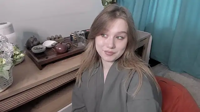 Snapshot of JennyHardy chatting on 06-28-26, 02:01 JennyHardy online show from 06-28-26, 02:01