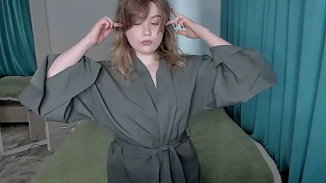 Snapshot of JennyHardy chatting on 07-15-26, 01:49 JennyHardy online show from 07-15-26, 01:49