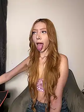 Snapshot of Suki_3 chatting on 05-17-26, 01:25 Suki 3 online show from 05-17-26, 01:25