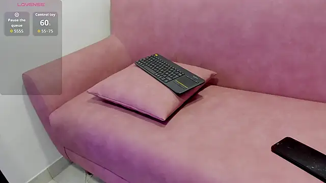 CoralineRed online show from 05-11-26, 11:02