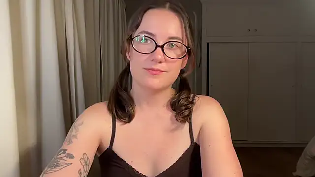 Snapshot of summerxo chatting on 06-02-26, 05:42 summerxo online show from 06-02-26, 05:42