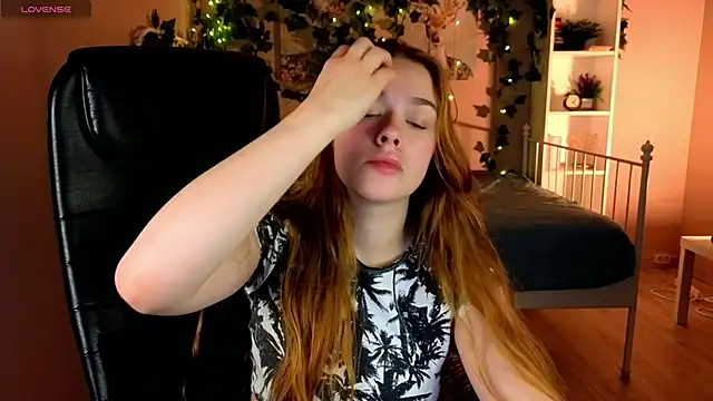 TiffanyVex online show from 04-16-26, 03:24