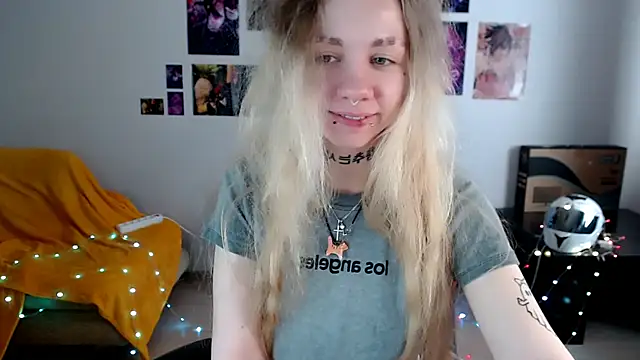 Nica Kawaii online show from 04-10-26, 07:57