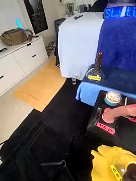 FantasyMan-BiWM online show from 04-10-26, 01:22