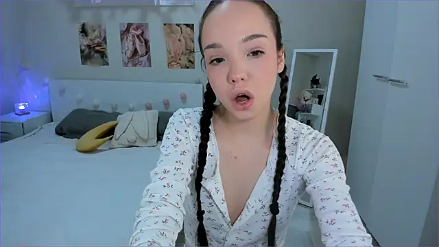 Milly Lane online show from 04-11-26, 03:11