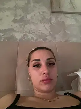 Giullyaxxx online show from 04-08-26, 09:42