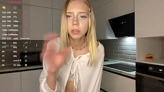 Snapshot of AliceGorley chatting on 05-01-26, 05:06 AliceGorley online show from 05-01-26, 05:06