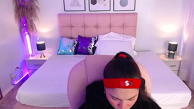 Snapshot of EILIIN07 chatting on 03-16-26, 01:04 EILIIN07 online show from 03-16-26, 01:04