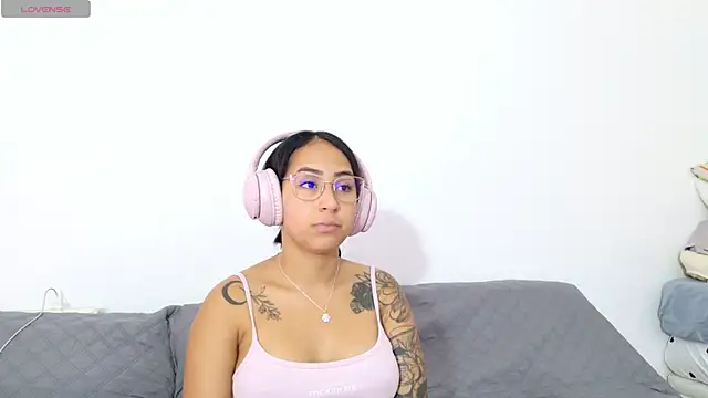 Snapshot of vanessaadol chatting on 07-01-26, 10:50 vanessaadol online show from 07-01-26, 10:50