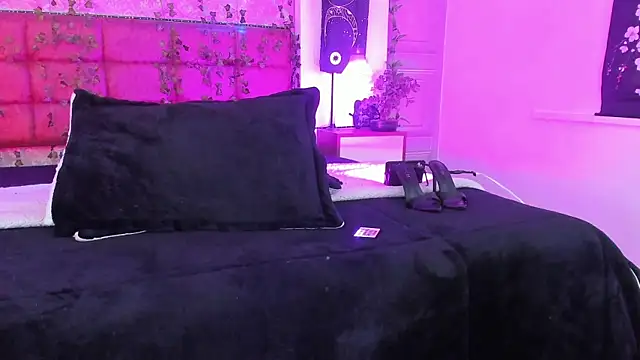 Snapshot of Vickmoon chatting on 07-24-26, 08:29 Vickmoon online show from 07-24-26, 08:29