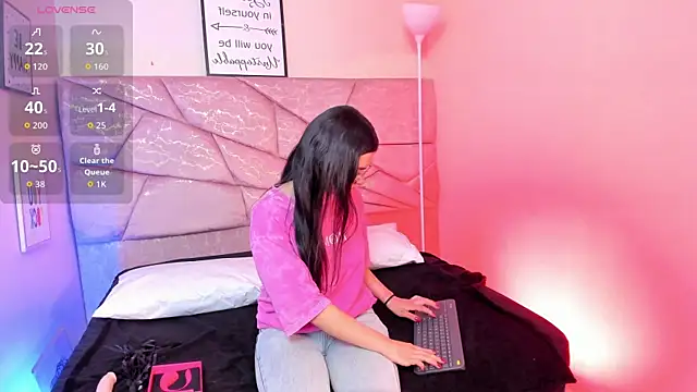 Snapshot of Amara_Velle chatting on 05-12-26, 01:08 Amara Velle online show from 05-12-26, 01:08