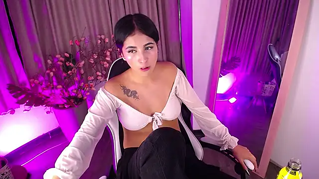 Snapshot of lexy_the_best chatting on 05-14-26, 07:20 lexy the best online show from 05-14-26, 07:20