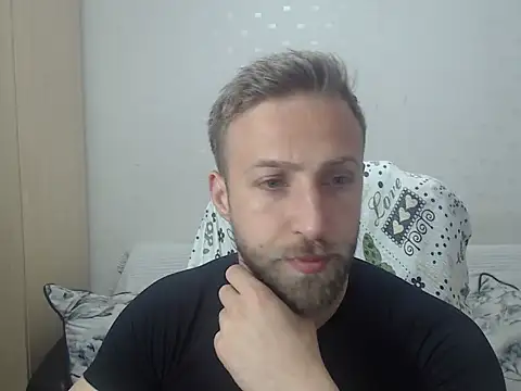 Snapshot of BlondEagleMuscle chatting on 04-24-26, 07:38 BlondEagleMuscle online show from 04-24-26, 07:38