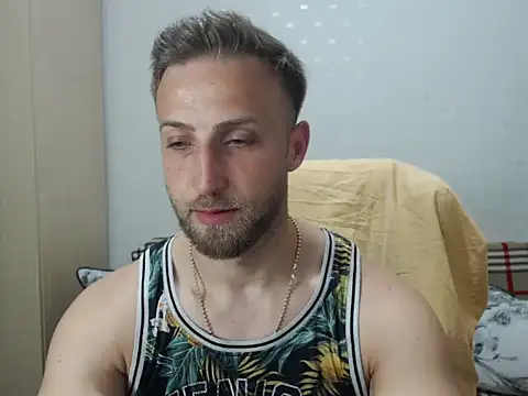 Snapshot of BlondEagleMuscle chatting on 06-06-26, 10:14 BlondEagleMuscle online show from 06-06-26, 10:14