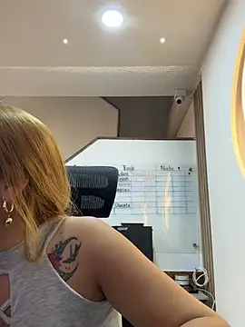 Lia Sterling online show from 04-23-26, 01:29