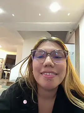 Lia Sterling online show from 04-25-26, 10:51