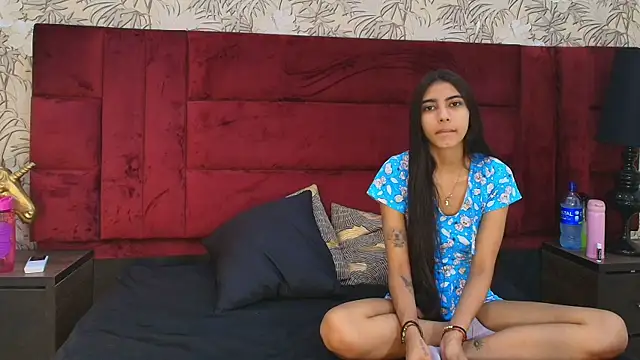 strawberrymia68  online show from 06-06-26, 11:37