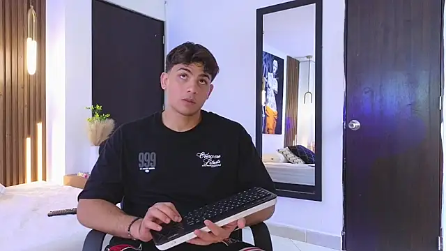 MrAdonis  online show from 04-10-26, 07:07