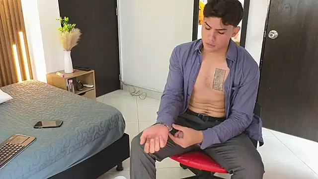 MrAdonis  online show from 04-11-26, 07:29